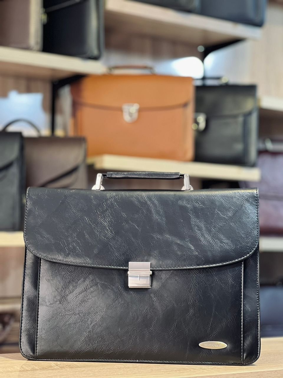 Cratable administartif simili cuir noir